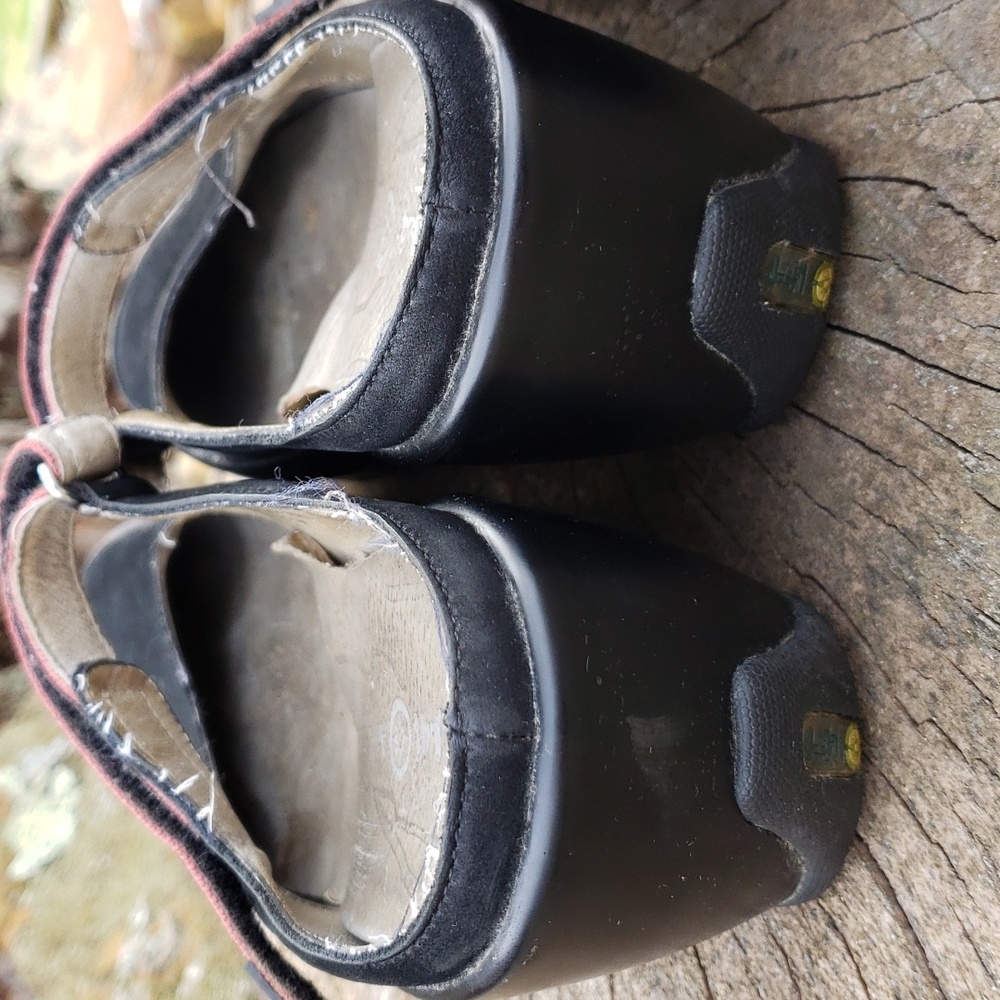 2 Pair J41 Leather Shoes Labeled Size 8.5 Runs Small - Picture 5 of 10